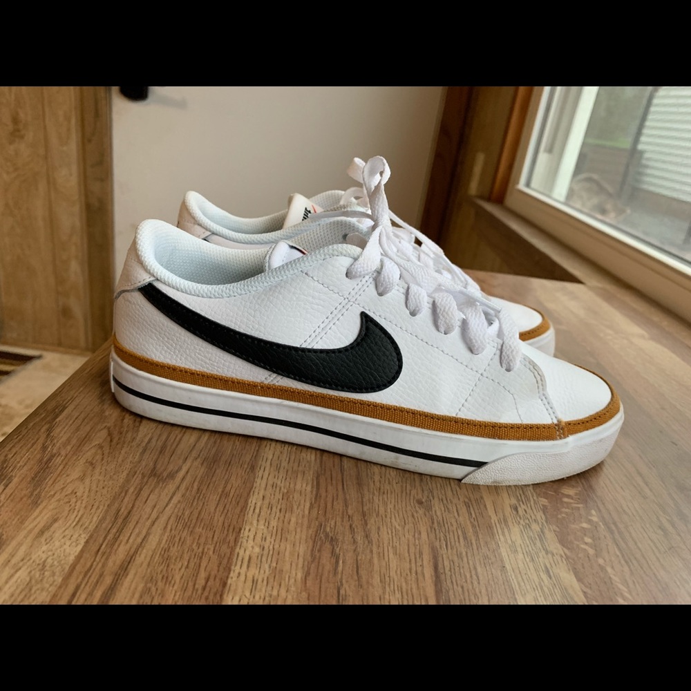Nike womens court legacy
